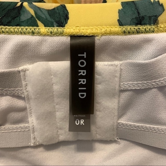 torrid Vixen Tankini Top NWT, Size 0R (See size chart), Yellow Floral. - Picture 3 of 8